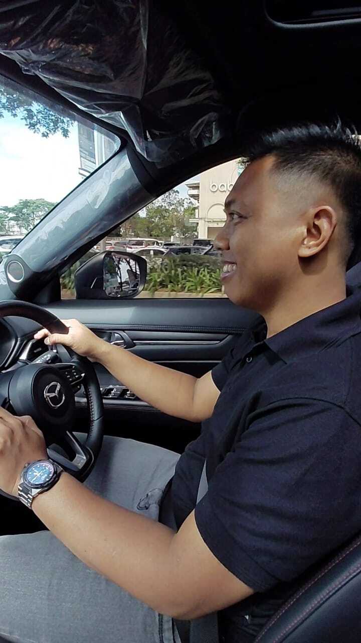 Pelanggan test drive Mazda CX-5